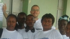 Vyliečený ošetrovateľ z eboly sa chce vrátiť spať do Afriky