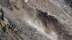 Padajúce skaly ich minuli len o vlások, kvôli hroziacemu nebezpečenstvu evakuovali celú dedinu