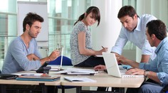 Budú sa už môcť zamestnanci slobodne rozprávať o plate? Štát prichádza s novinkou