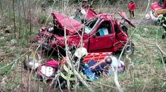 Muž, ktorý s autom padal do 300-metrovej rokliny, mal obrovské šťastie. Podľa odborníka zavážila táto vec