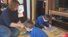 Prax je opačná. Chlapcom potvrdili hendikep, v škôlke ich napriek verdiktu nechcú