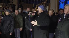 Politici, ktorí na protestoch nemali rúška, stále unikajú trestu. Čo na to polícia?