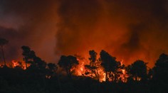 Francúzsko bojuje s najhorším požiarom za 80 rokov. Oheň zničil územie väčšie než Paríž