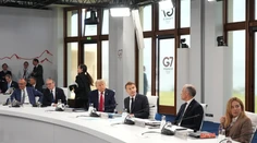 Lídri G7 si mysleli, že ich nikto nepočuje. Mikrofóny zachytili nečakané momenty