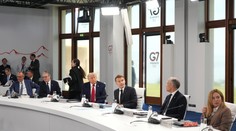 Lídri G7 si mysleli, že ich nikto nepočuje. Mikrofóny zachytili nečakané momenty