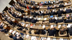 Poslancov čaká prvá schôdza podľa nového rokováku
