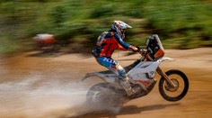 Dakar: Líder prišiel o vedenie v celkovom poradí kurióznym spôsobom. Na trati ho čakalo prekvapenie