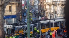 FOTO: Tragická nehoda v Miláne. Po vykoľajení električky hlásia jedného mŕtveho a desiatky zranených