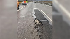 Náhle obmedzenia na D1 v smere do Bratislavy. Vodiči musia obchádzať zničenú vozovku