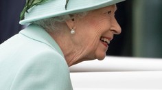 Celý svet jasá: Kráľovnú Alžbetu II. sme takto dávno nevideli