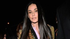 Veď by mohol byť jej syn! Demi Moore (55) padol do oka spevák mladší o 30 rokov