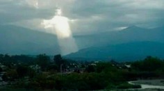 FOTO: Hra svetla a tieňov vytvorila na oblohe dokonalú siluetu Ježiša