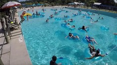 Zbadali by ste v preplnenom bazéne topiace sa dieťa?