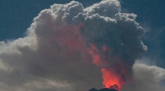 Na turistami vyhľadávanom ostrove Bali vybuchla sopka