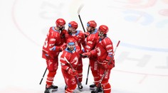 VIDEO: Slováci si v Česku idú po ďalší titul. Tomek hokejkou zázračne vychytal Hudáčka, no postup Třinca nezmaril