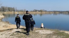 Česko pobavilo svet. Policajti nachytali nudistov bez rúšok a vznikol z toho vtipný slogan