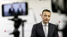 Drucker si po upozornení vymazal Vadalu z priateľov na FB