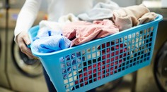 Práčka s vrchným alebo bočným plnením? Pozrite sa, aké výhody a nevýhody má každá z nich