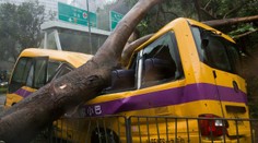 Katastrofické zábery z Hongkongu: Tajfún Mangkhut po sebe zanechal obrovskú spúšť