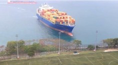 Bolo to o chlp! 200-metrová loď takmer „zaparkovala" na futbalovom ihrisku