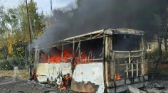 Pri ruskom útoku na ukrajinský Kramatorsk boli zasiahnuté dva autobusy. Hlásia najmenej 12 obetí
