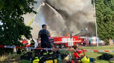 VIDEO: Priemyselný areál v Otrokoviciach, ktorý dal postaviť Tomáš Baťa, zachvátil požiar