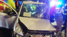 Tragická nehoda v Bratislave. Vodič (†29) vpálil s autom do stĺpa, silný náraz neprežil