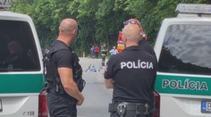 Pri Harmanci zrazilo auto dvoch cyklistov. Mladá mamička neprežila, jej syn je vážne zranený