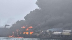 VIDEO: Zrážka tankera s nákladnou loďou: Z vody zachránili 32 ľudí