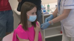 Prví zaočkovaní čoskoro cez niektoré hranice bez testu neprejdú. Vyrieši to tretia dávka?