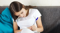 Zaujímalo vás niekedy, prečo niekto píše pravou a iný ľavou rukou? Vedci prišli s prekvapivým vysvetlením