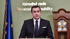 Danko prehodil zodpovednosť za svoju rigoróznu prácu na Smer a Most