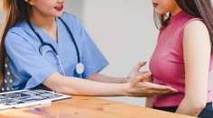 Prevencia môže zachrániť život. Kedy a ako si ženy majú vyšetrovať prsníky?