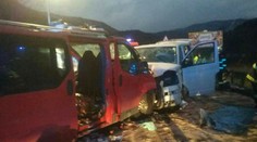 Pri Dolnom Kubíne sa čelne zrazili dve dodávky. Zranilo sa až sedem ľudí