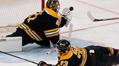 VIDEO: Halák vychytal proti Rangers druhý shutout v sezóne, Chára aisitoval