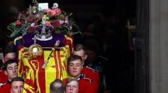 Kráľovnú Alžbetu II. už pochovali po boku jej zosnulého manžela princa Philipa