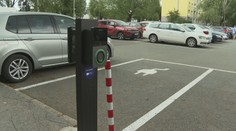 V Prešove spúšťajú nabíjačky elektromobilov pri školách. Nie všetci sú z novinky nadšení