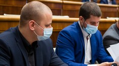 Pretestovanie poslancov: Kotlebovci, ktorí COVID-19 spochybňujú, majú najviac pozitívnych