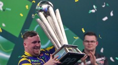 Mladík, ktorý nemá konkurenciu a potvrdzuje svoju výnimočnosť. Luke Littler obhájil titul majstra sveta