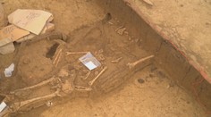 Pri Vrábľoch objavili desiatky ľudských kostier. Väčšine chýba hlava