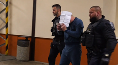Mateja, ktorý pobodal vo vlaku mladú študentku, obvinili. Vyšetrovateľ pre neho žiada väzbu