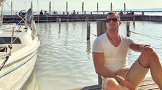 Ján Koleník zverejnil prvú fotku z nakrúcania Oteckov