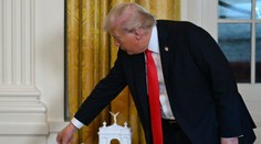 Rastú hlasy za Trumpovo odvolanie. K jeho zosadeniu vedú dve cesty