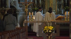 Do kostolov sa vrátili veriaci. Pred vchodmi nechýba dezinfekcia a brány zostali otvorené