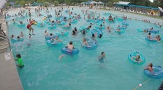 Nájdete na obrázku topiace sa dieťa? Plavčíčka to zvládla