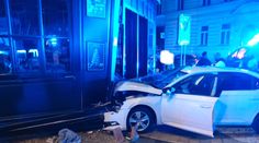 V centre Prahy vletelo auto medzi ľudí, vodič dostal záchvat