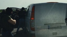 Zábery ako z akčného filmu. Polícia zadržala Slovákov prevádzajúcich migrantov