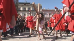 Tisíce Slovákov si na námestiach pripomenuli umučenie a smrť Ježiša Krista