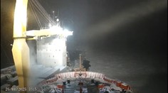 FOTO+VIDEO: Ruský ľadoborec na jadrový pohon narazil do nákladnej lode, ktorú prišiel vyslobodiť