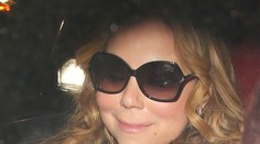 Napratala si prsia do veľkého výstrihu. Čo čert nechcel, niečo spoza šiat vykuklo